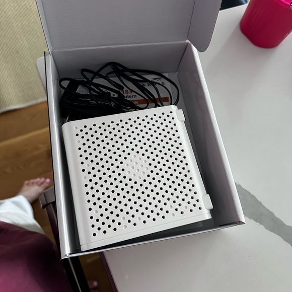 Arris; modem - Picture 4 of 4